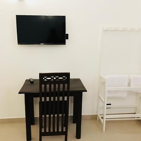 Hotel Royal White Tourist Rest Anuradhapura Exterior foto