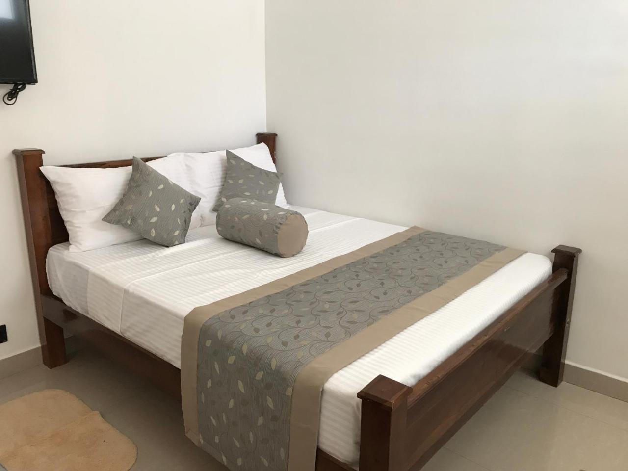 Hotel Royal White Tourist Rest Anuradhapura Exterior foto