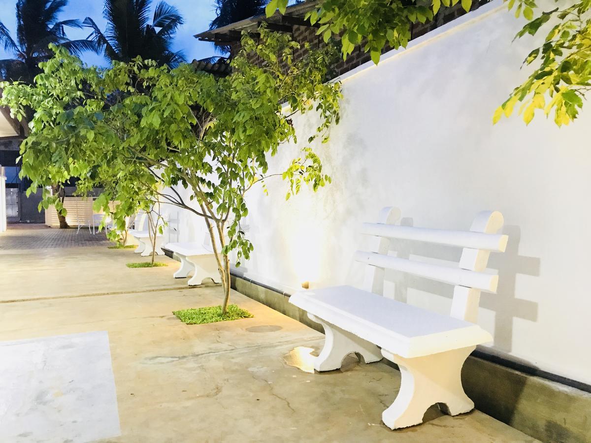 Hotel Royal White Tourist Rest Anuradhapura Exterior foto