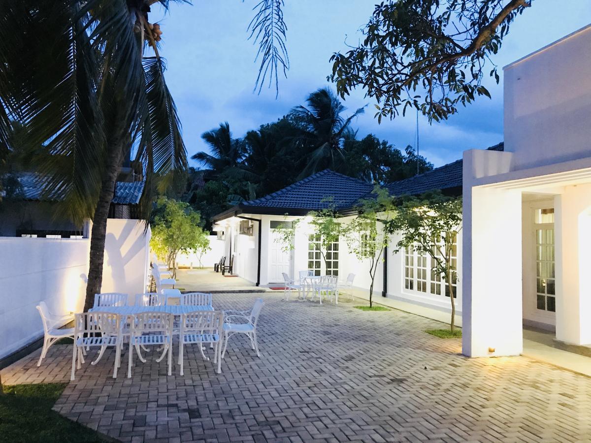 Hotel Royal White Tourist Rest Anuradhapura Exterior foto