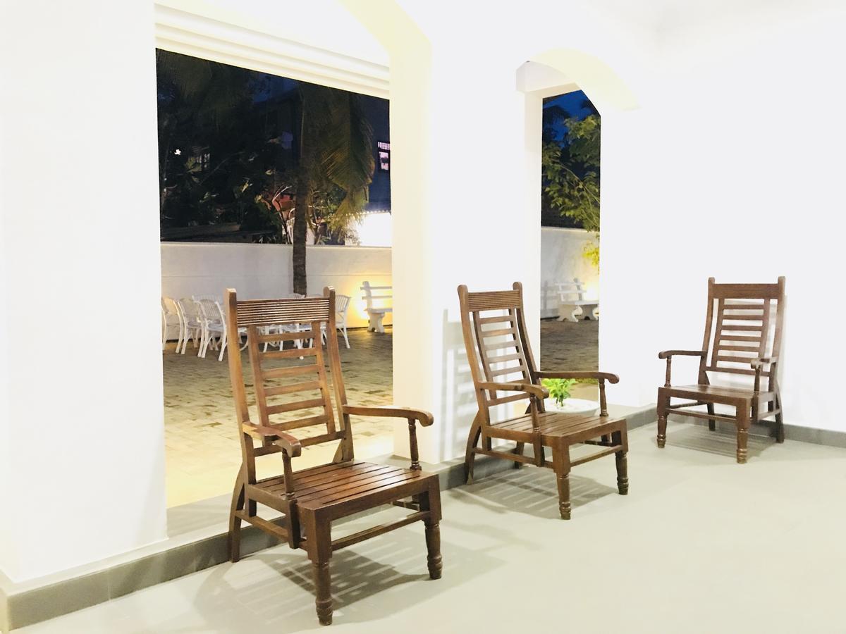Hotel Royal White Tourist Rest Anuradhapura Exterior foto