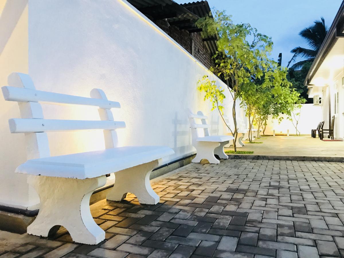 Hotel Royal White Tourist Rest Anuradhapura Exterior foto