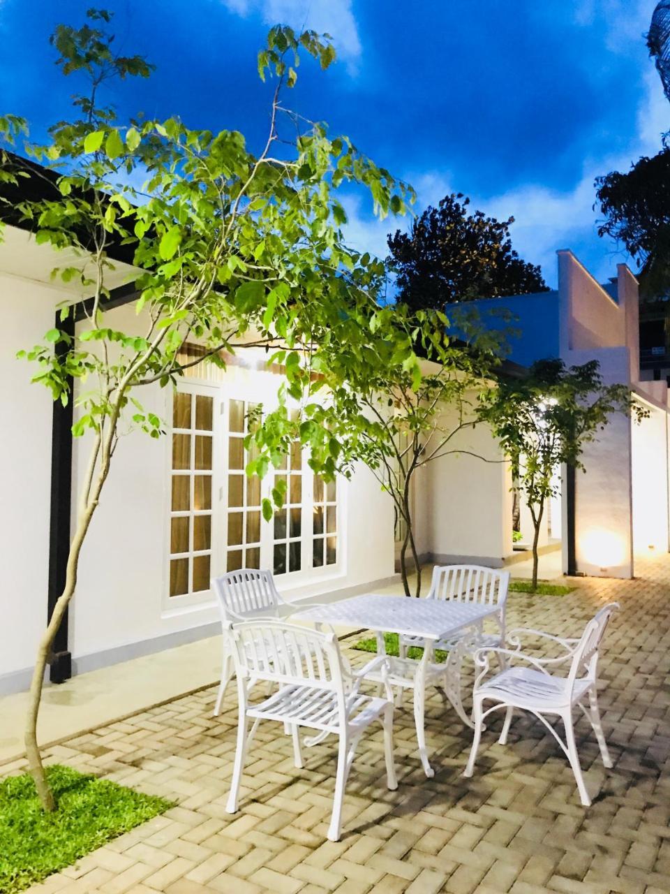 Hotel Royal White Tourist Rest Anuradhapura Exterior foto