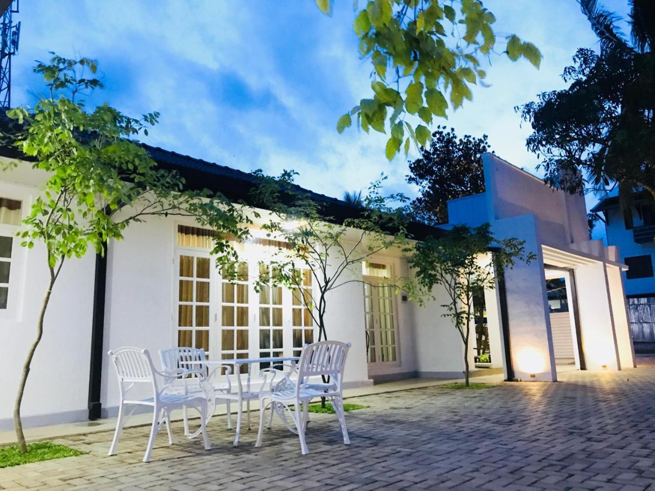 Hotel Royal White Tourist Rest Anuradhapura Exterior foto