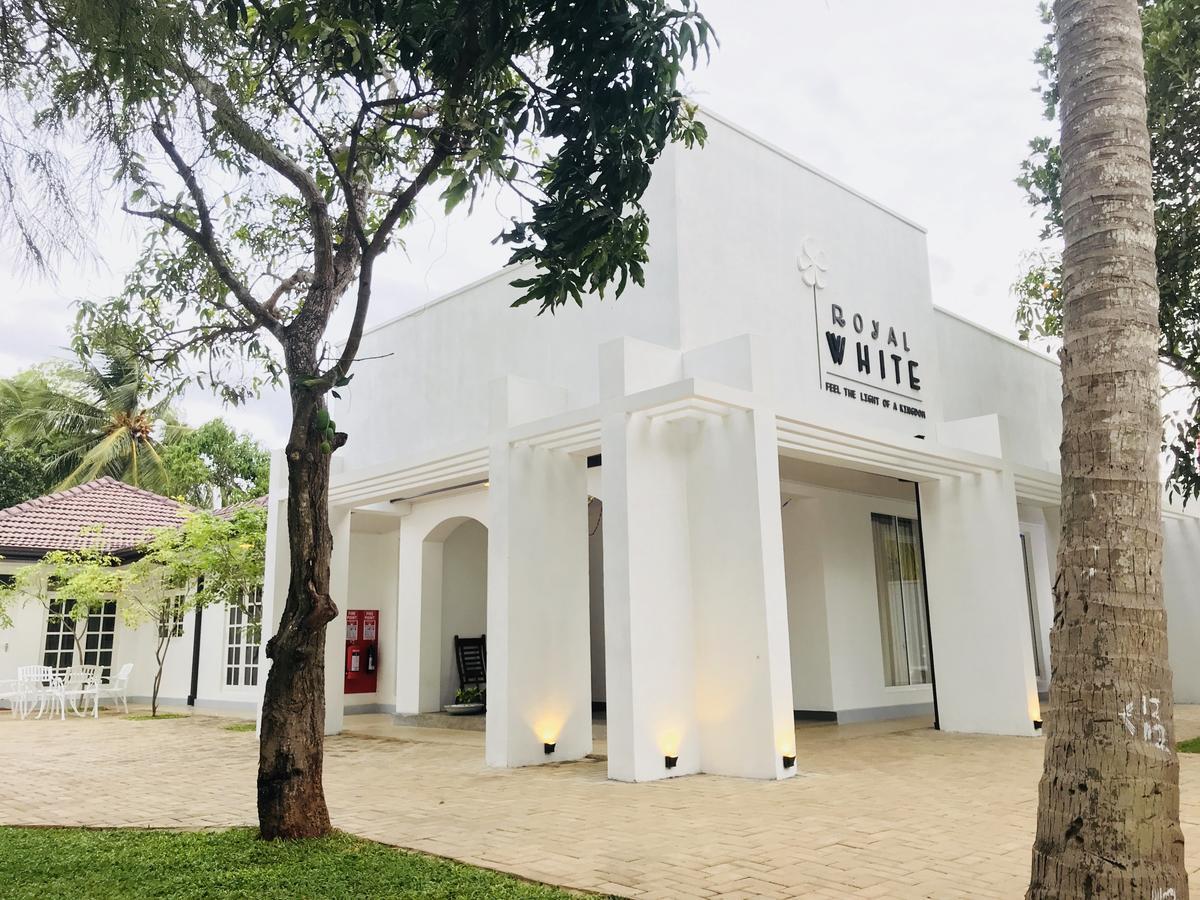 Hotel Royal White Tourist Rest Anuradhapura Exterior foto