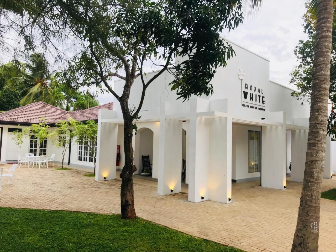 Hotel Royal White Tourist Rest Anuradhapura Exterior foto